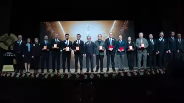 Ankara Üniversitesi'nde Başarı ve Barış Kutlaması: Ödül Töreni Renkli Geçti