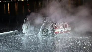 Bitlis'in Ahlat İlçesinde Otomobil Yangını: Araç Kullanılamaz Hale Geldi