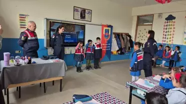 Muş'ta Jandarma, İlkokul Öğrencilerine Güvenlik ve Sıfır Atık Bilinci Kazandırdı