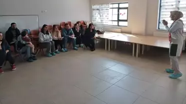 Atölye sırasında velilere verilen sunum