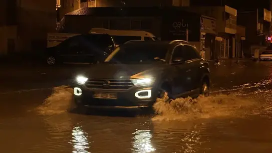 İskenderun'da sel sonrası itfaiye ekipleri