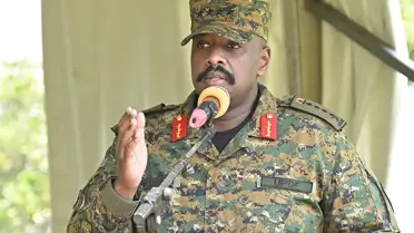 Ugandalı Savunma Komutanı Muhoozi Kainerugaba’dan İsrail Kadın Askerle Tartışmalı Fotoğraf Paylaşımı