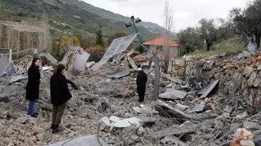 Hasbaya'da patlamadan sonra duman yükseliyor