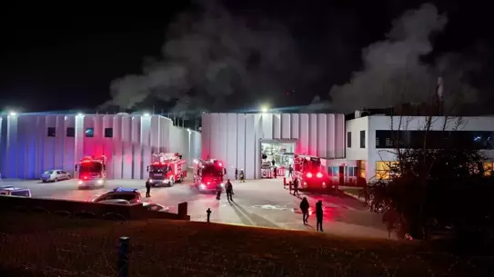 İtfaiye Araçları ve Söndürme Çabaları