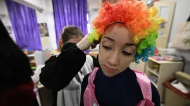 Tiyatro grubunun sahnedeki performansı