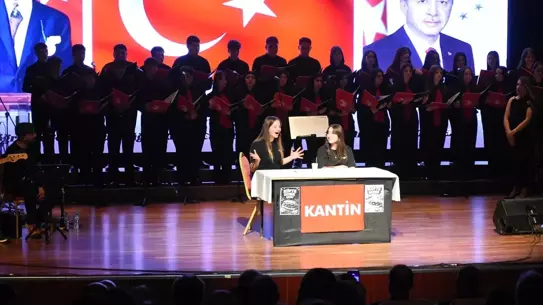 Malatya’da “Kim Var?” Müzikal Tiyatrosu İzleyicileri Büyüledi