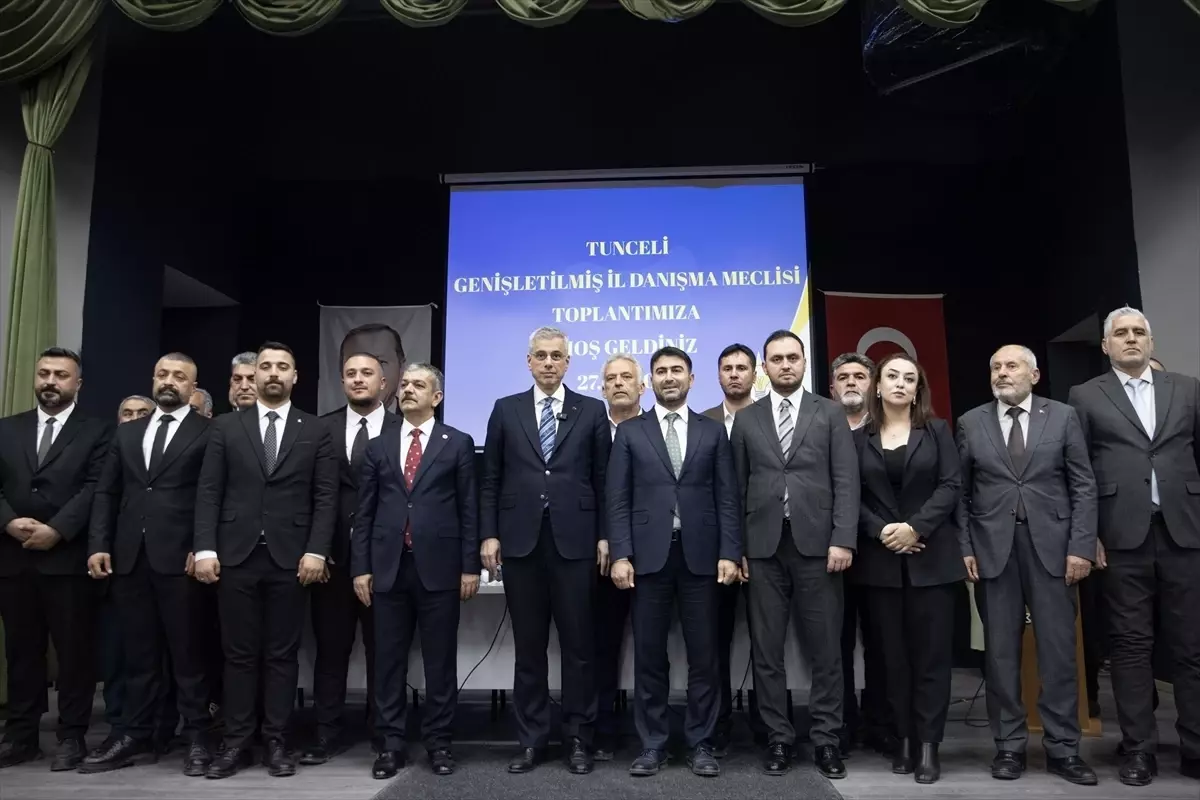 Sağlık Bakanı Memişoğlu, Tunceli'de AK Parti İl Danışma Meclisi'nde Sağlık Politikalarını Anlattı