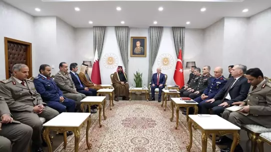 Katar Emiri'nin kardeşleriyle yapılan toplantı anı