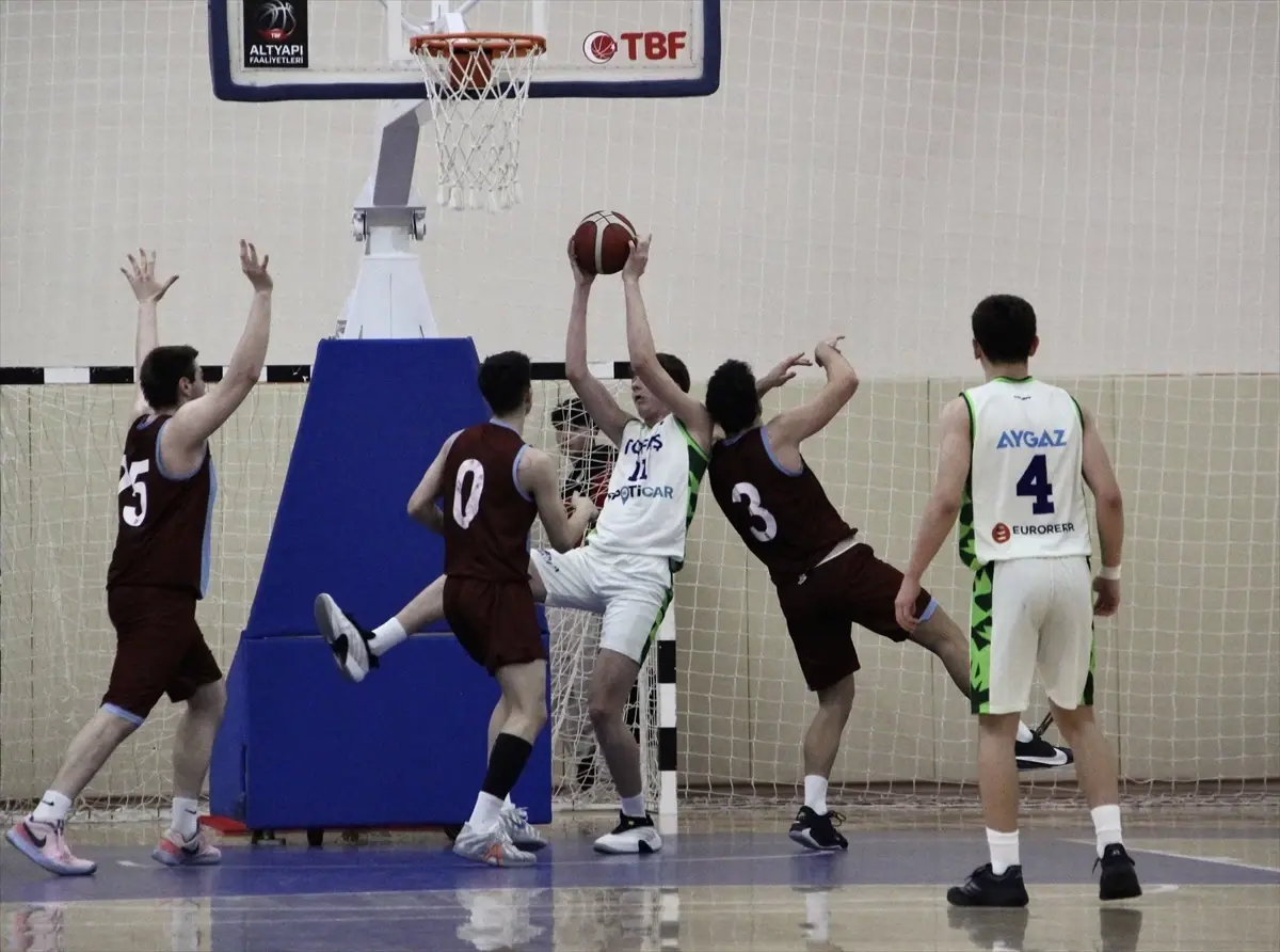 Sinop’ta 18 Yaş Altı Erkekler Basketbol Şampiyonası Heyecanı Devam Ediyor