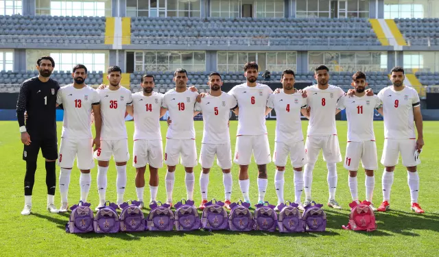 Sırt çantalarıyla takım fotoğrafı