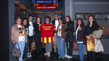 Mattia Ahmet Minguzzi anısına hazırlanan pankartlar ve çiçekler