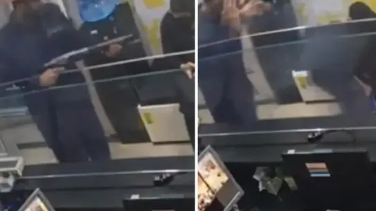 Pakistan’da Döviz Bürosunda Güvenlik Görevlisinin Kaza Sonucu Müşteri Silahla Vuruldu