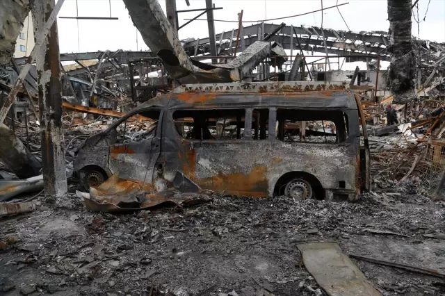 Yangından kalan araç enkazı