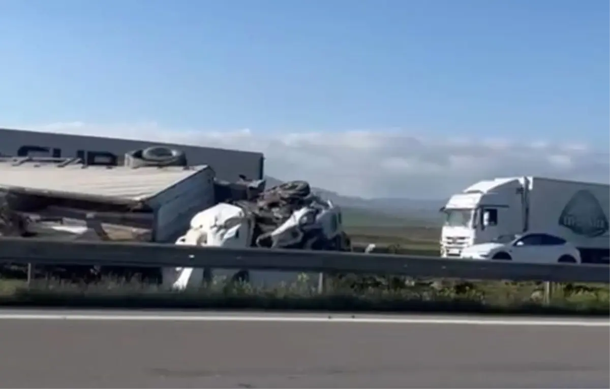 Nurdağı'nda TIR kazası