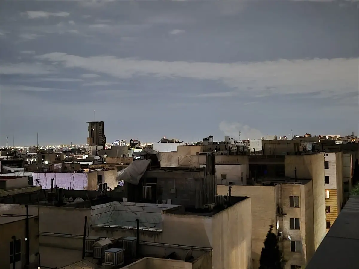 Tahran’da Şok Patlamalar: Şehir Genelinde Elektrik Kesintileri Yaşandı