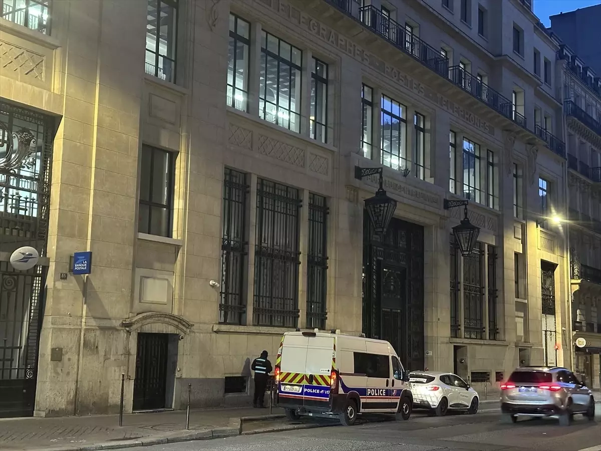 Paris'te Banka Şubesine Yönelik Terör Saldırısı Girişimi Soruşturuluyor