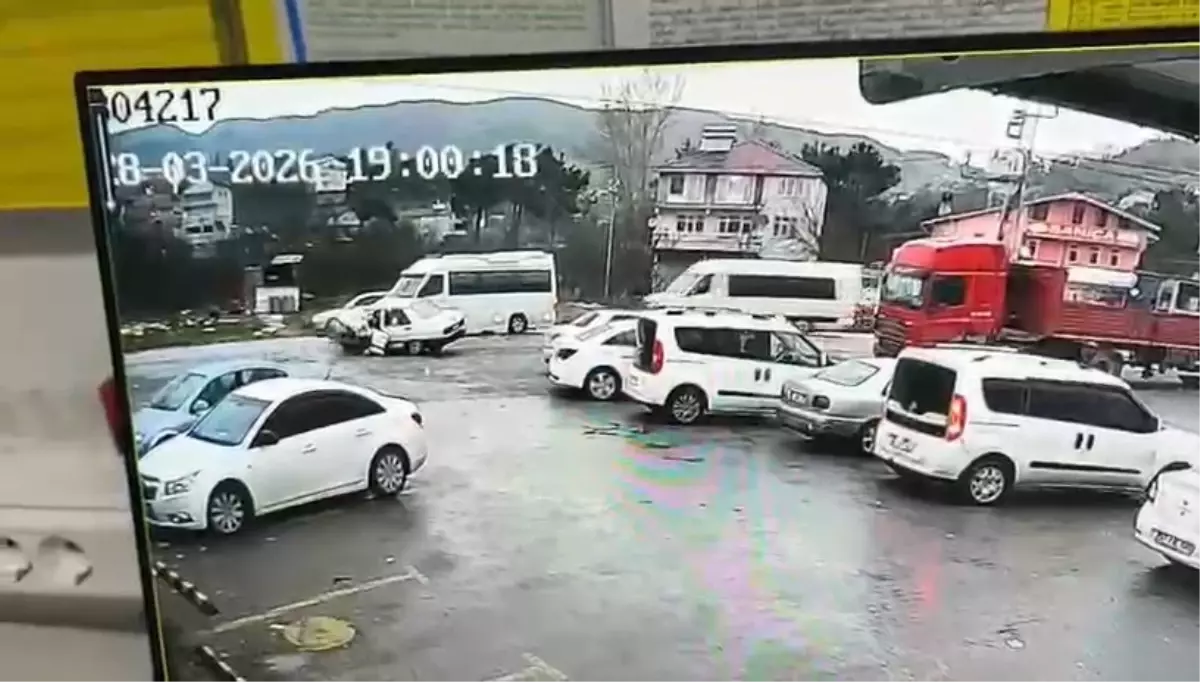 Zonguldak'ın Ereğli İlçesinde İşçi Servisi ve Otomobil Çarpıştı: 7 Yaralı