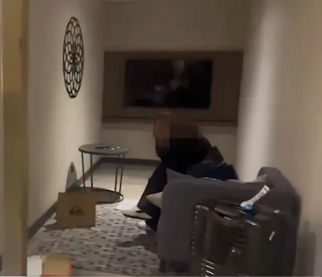 Otel odasındaki baskın anı