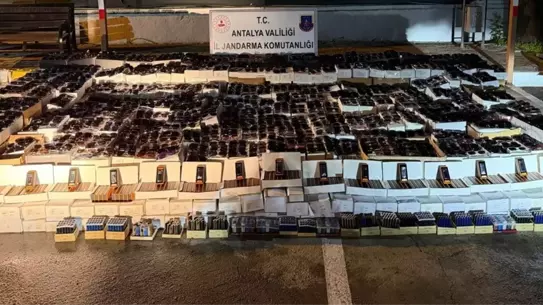 Manavgat'ta 21.400 Güneş Gözlüğü ve 8.100 Çakmak Ele Geçirildi