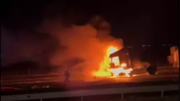 Nurdağı'nda TIR Yangını Otoyolu Geçici Olarak Kapatıyor