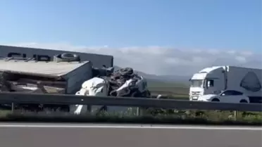 Nurdağı'nda TIR ve Otomobil Çarpıştı: 2 Sürücü Yaralandı