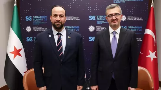Burhanettin Duran, Suriye Enformasyon Bakanı el‑Mustafa ile STRATCOM Zirvesi'nde Görüştü