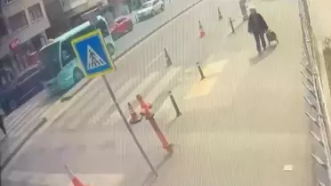 Maltepe'de Yaya Geçidinde Minibüs Çarpması: 65 Yaşındaki Kadın Hayata Veda Etti