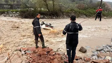 Muğla’da Şiddetli Sel: Milas’ta Araç Sulara Kapıldı, 1 Kişi Hayatını Kaybetti