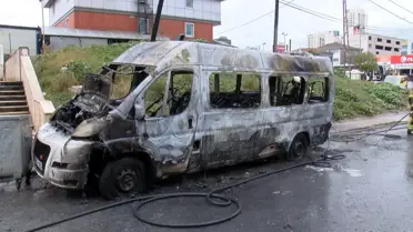 Ümraniye'de Servis Minibüsünde Çıkan Yangın Kısa Sürede Söndürüldü