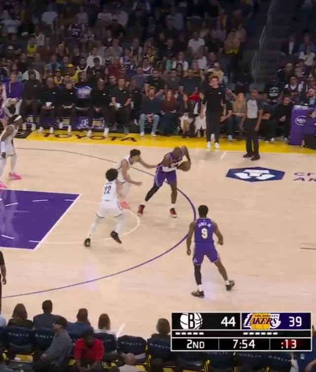 LeBron James pas verirken