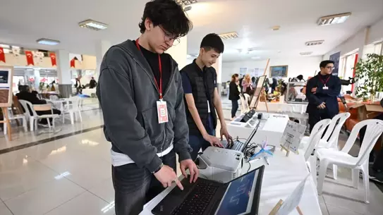 Altındağ’da TÜBİTAK 4007 Bilim Şenliği: Gençlerin Teknoloji Atölyeleri ve Deneysel Gösteriler