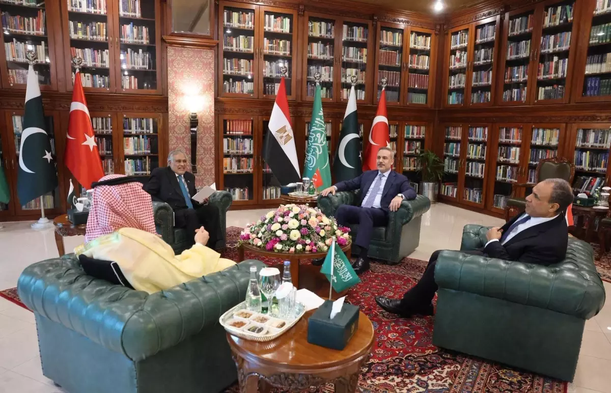 Hakan Fidan, Islamabad’da Dışişleri Bakanı Olarak Dördüncü Ülke Toplantısına Katıldı