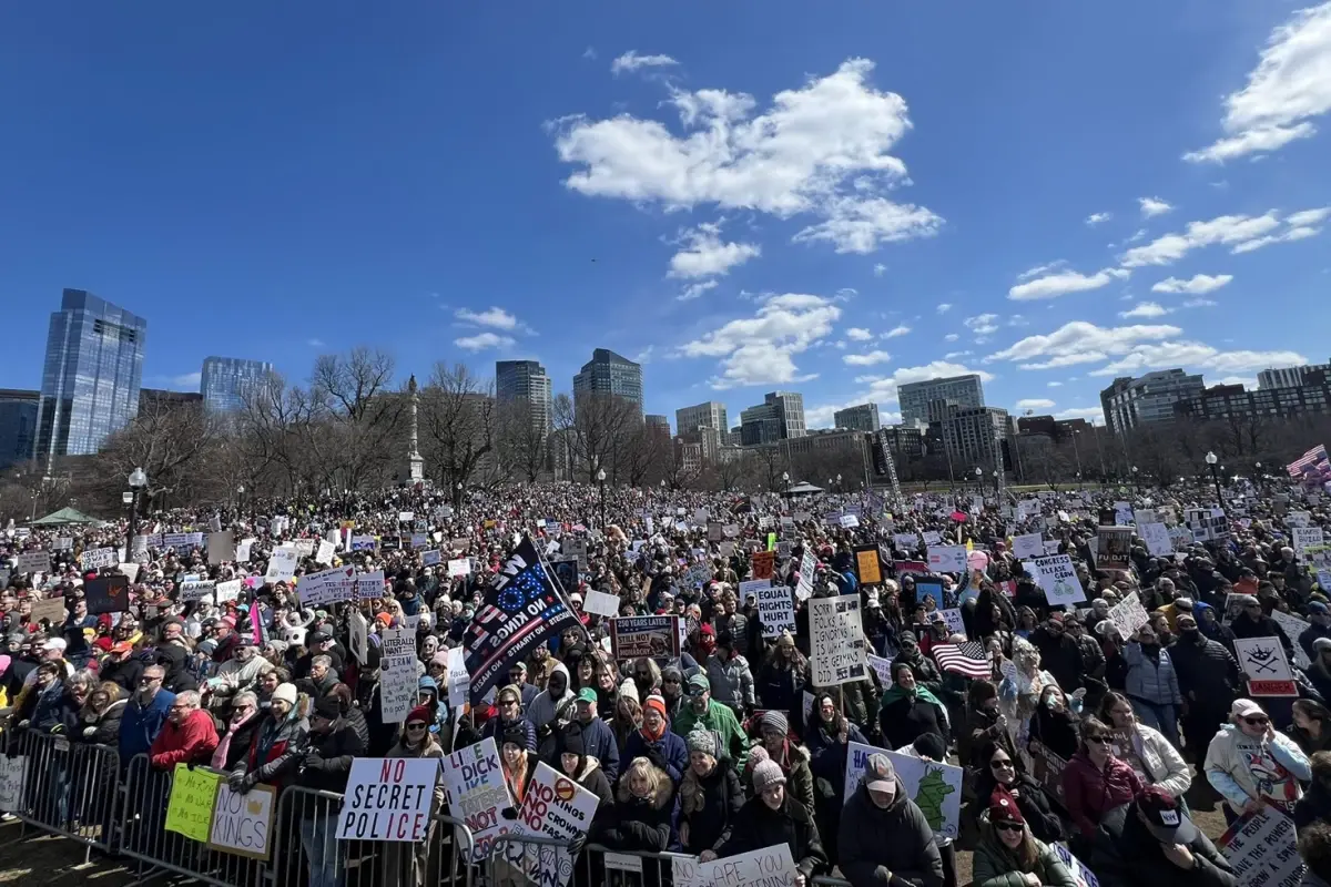 ABD'de 'Krallara Hayır' Protestoları Beyaz Saray'ı Kuşattı