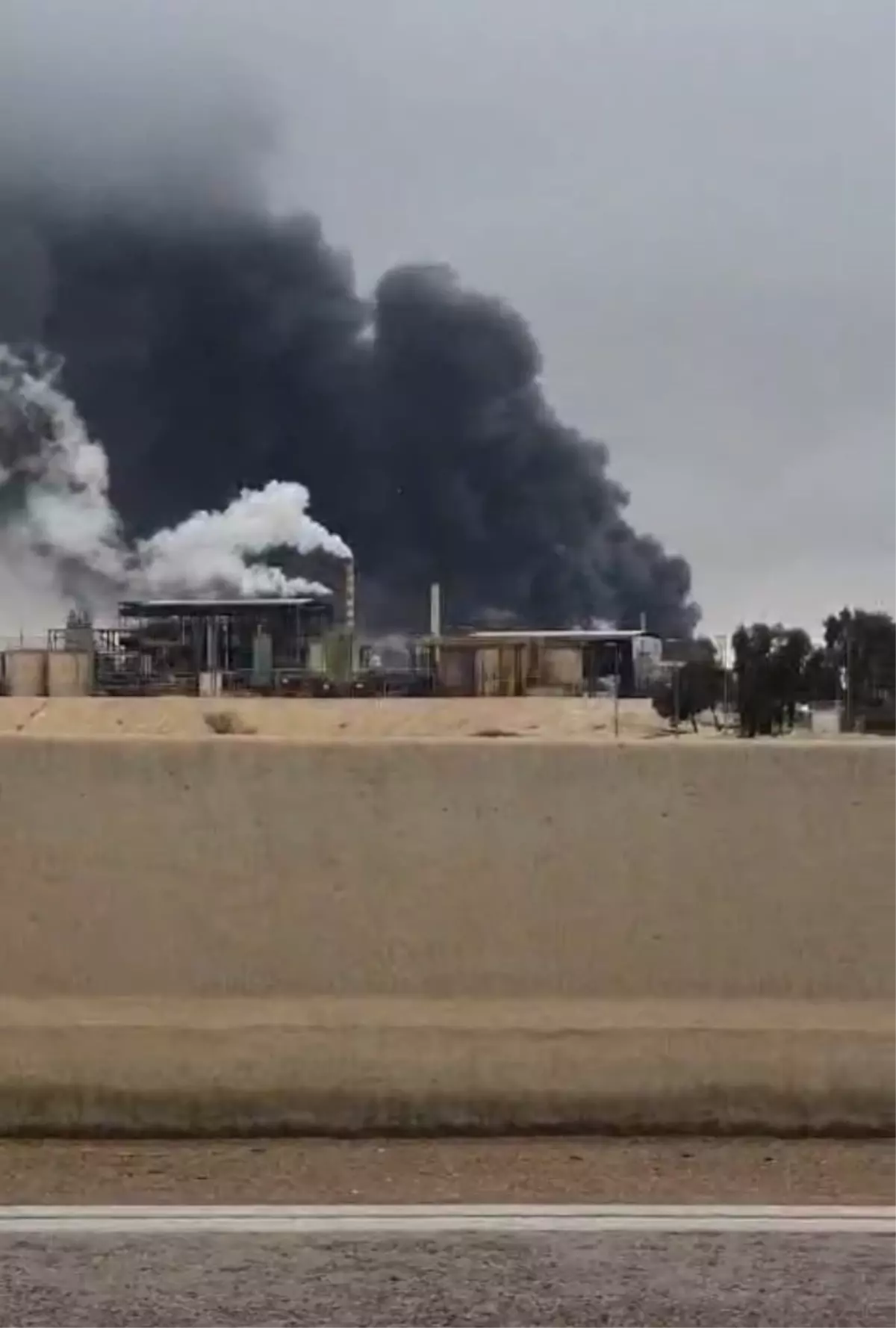 Beerşeba'da Kimya Fabrikasına Füze Saldırısı: Bir Yaralı