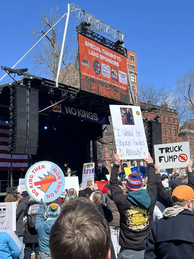 Protestocuların pankartları