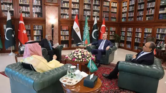 Hakan Fidan, Islamabad’da Dışişleri Bakanı Olarak Dördüncü Ülke Toplantısına Katıldı