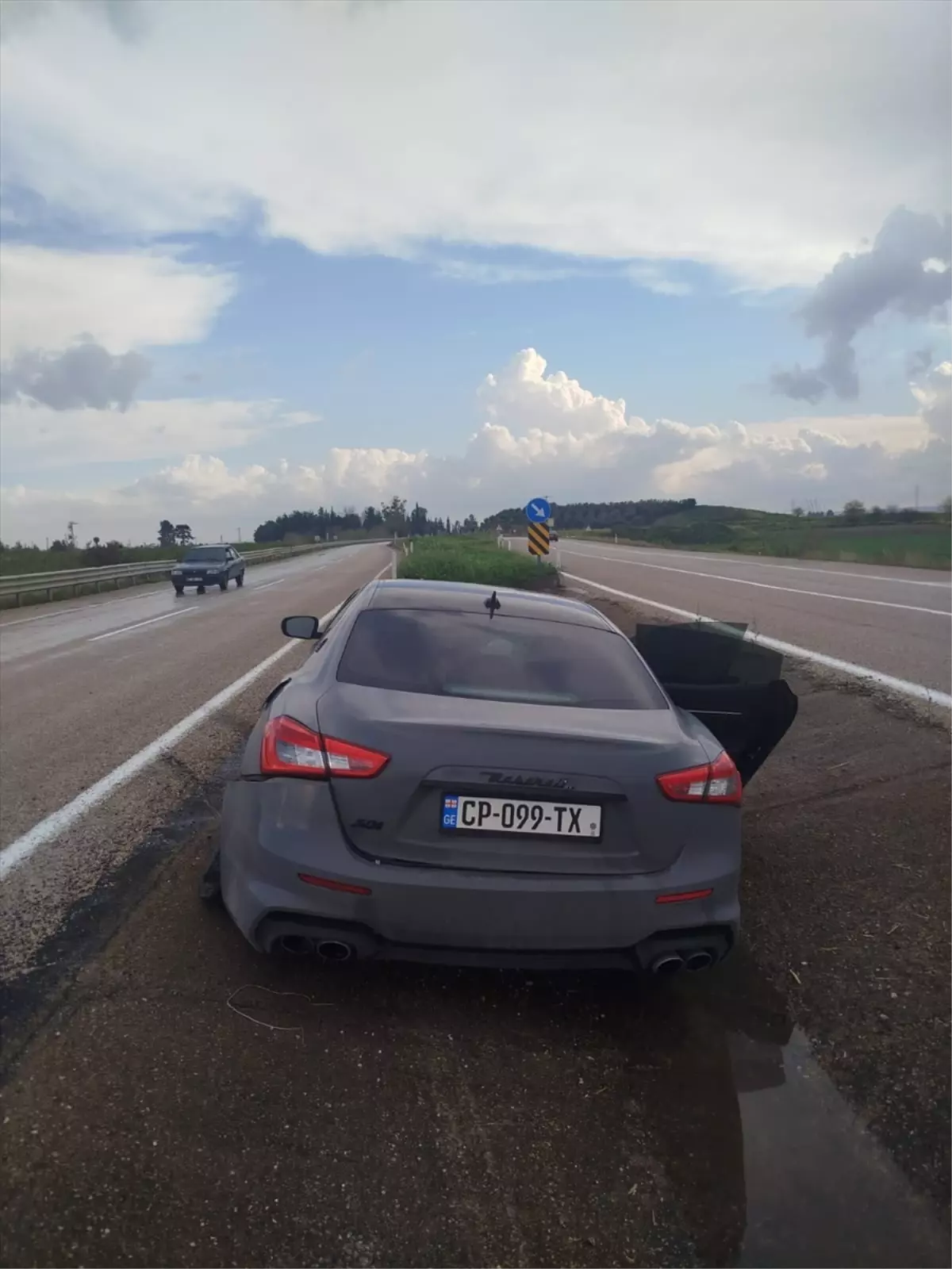 Kozan’da Refüje Girişte Yaşanan Trafik Kazası 2 Yaralıyla Sonuçlandı