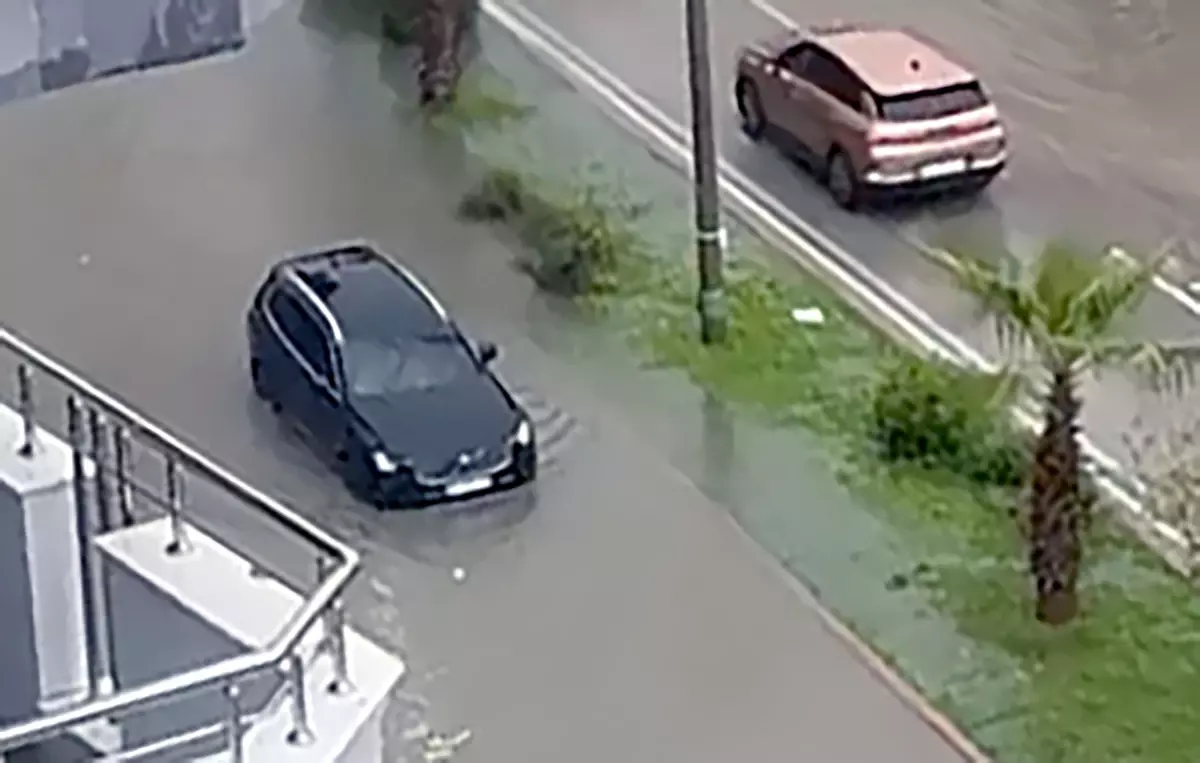 Adana’da Şiddetli Sağanak Sonrası Yollar Sel Sularıyla Kapandı