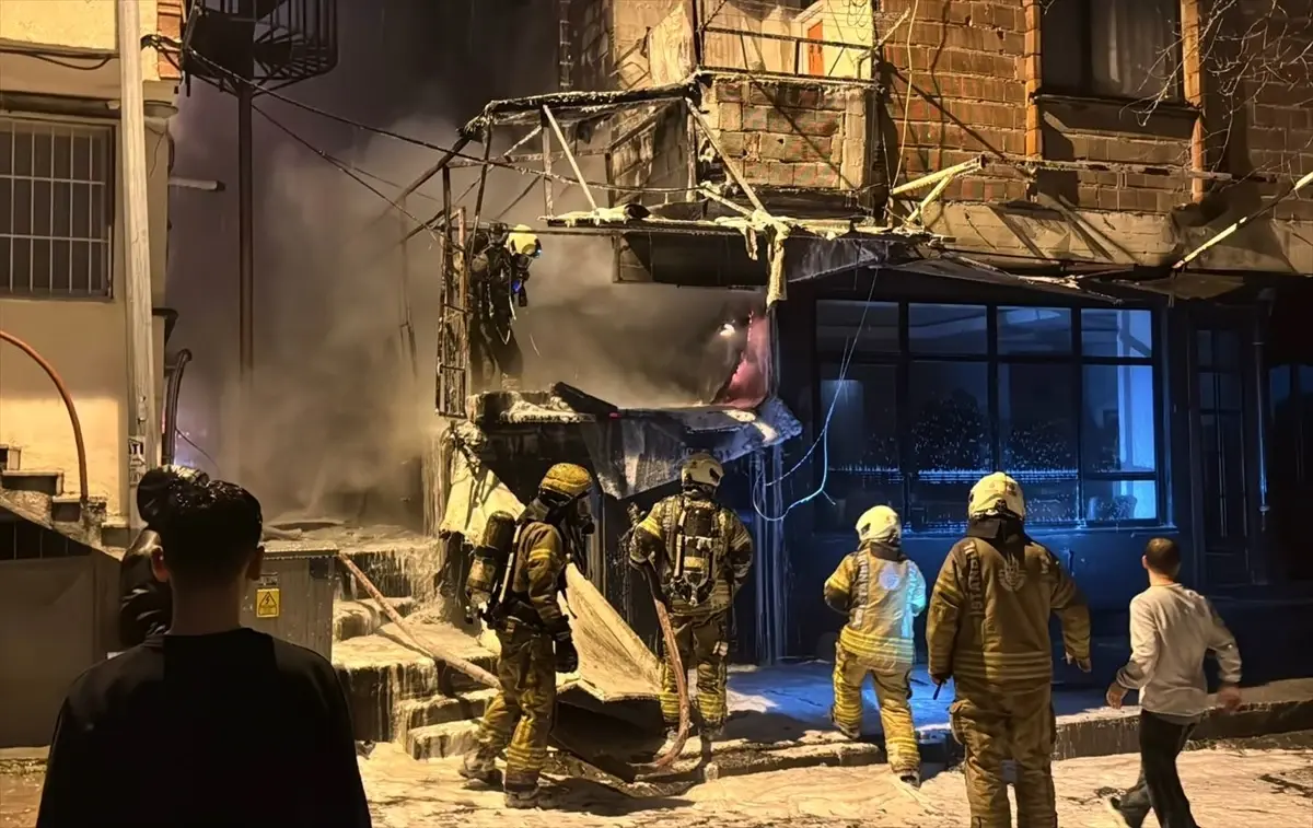 Bahçelievler'de Depo Yangını Kontrol Altına Alındı