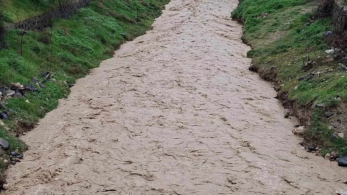 Beypazarı'nda Şiddetli Sağanak Sonrası İnözü Deresi Seviyesi Yükseldi