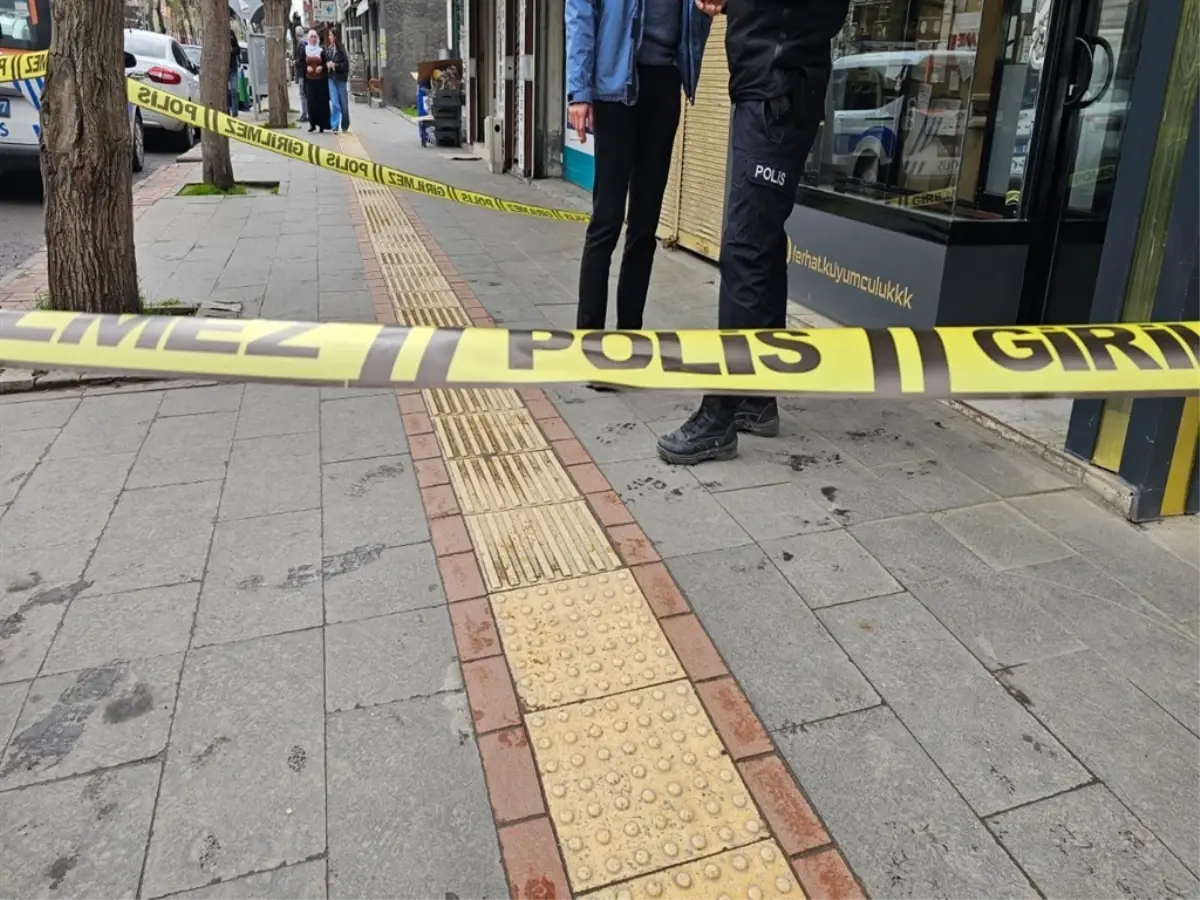 Diyarbakır’da Çarşaflı Soyguncular Kuyumcuyu Silahlı Saldırdı