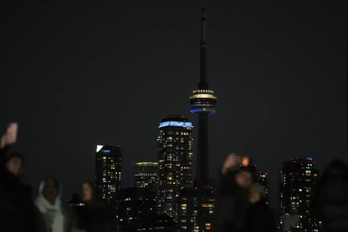 CN Tower Earth Hour’da Karanlığa Bürüldü: Küresel Çevre Bilincine Destek