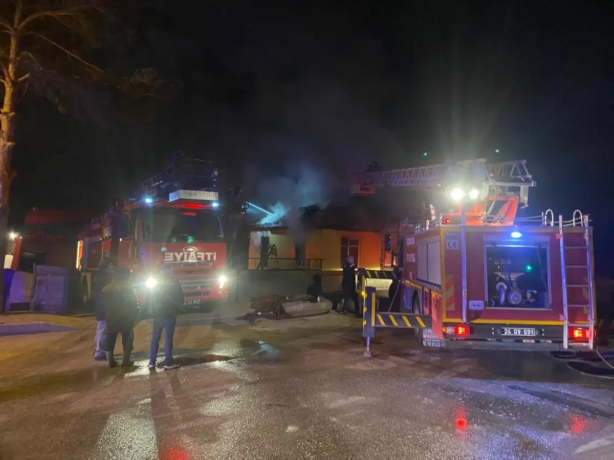 Erzincan’da Tek Katlı Müstakil Evde Şiddetli Yangın: Ev Kullanılamaz Hale Geldi
