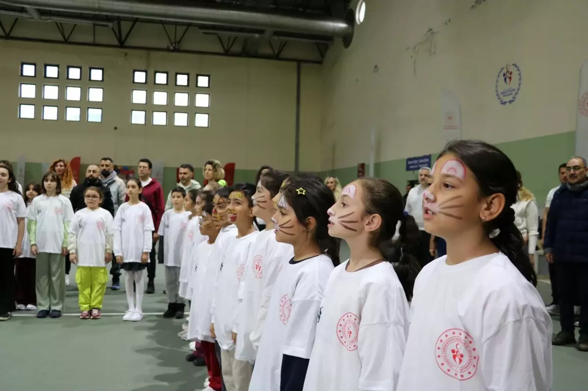 İpek Soylu, Dezavantajlı Bölgelere Tenis Okulları Açıyor