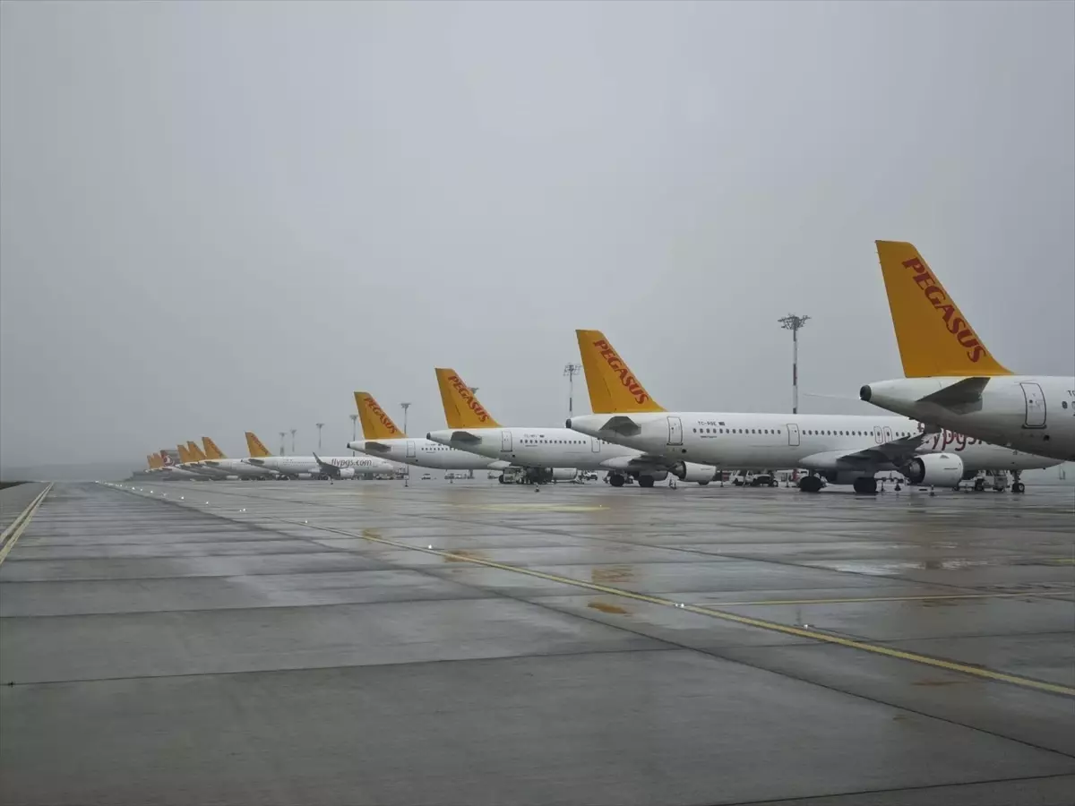 Yoğun Yağış İstanbul’da Hava Ulaşımını Felç Etti, Yüzlerce Uçuş İptal Oldu