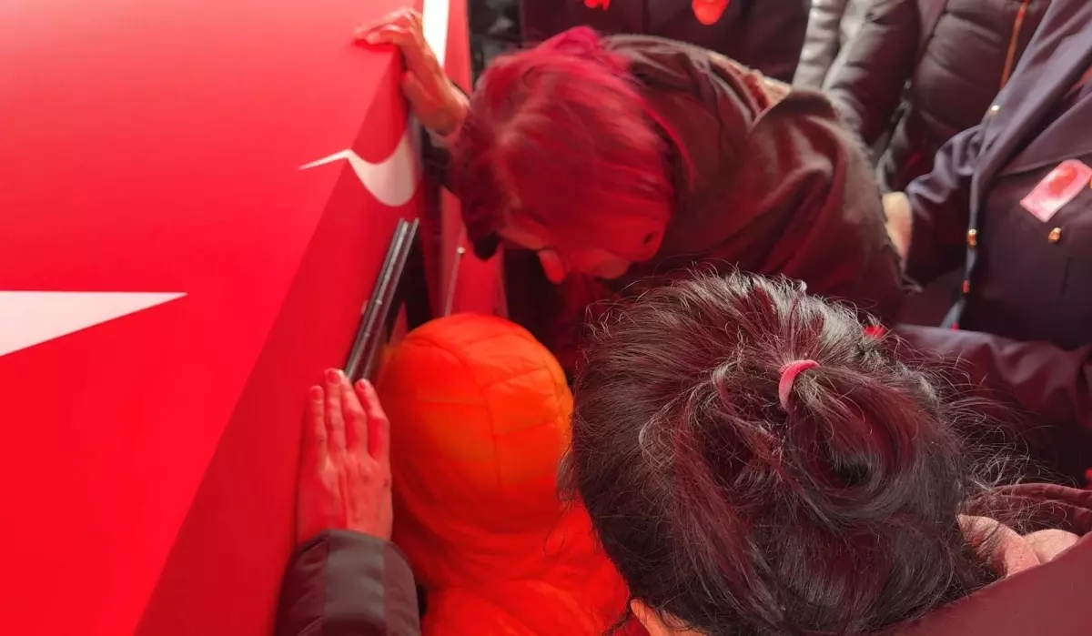 Kırıkkale'de Şehit Polis Memuru Serkan Ünal'a Veda: Kazma Köyü'nde Duygusal Tören