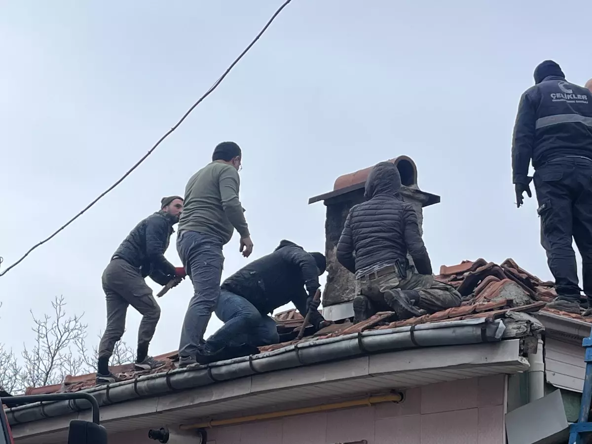 Tavşanlı’da Tek Katlı Ev Yangını: Tamamen Kullanılamaz Hale Geldi