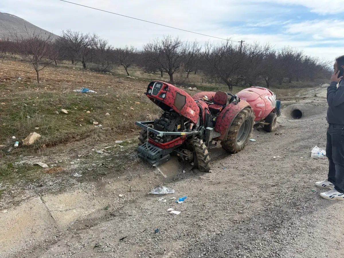 Doğanşehir'de Traktör Kazası: Lastik Patlaması 2 Yaralıya Yol Açtı