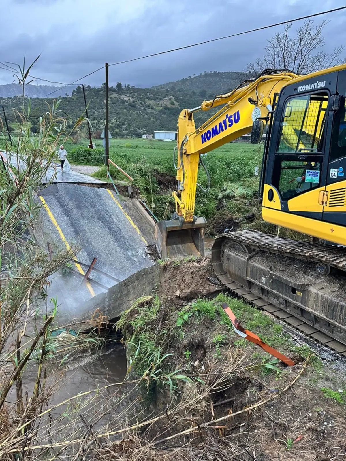 Milas'ta Şiddetli Yağış Sonrası Bafa-Gölköy Köprüsü Çöktü: Güvenlik Önlemleri Alındı
