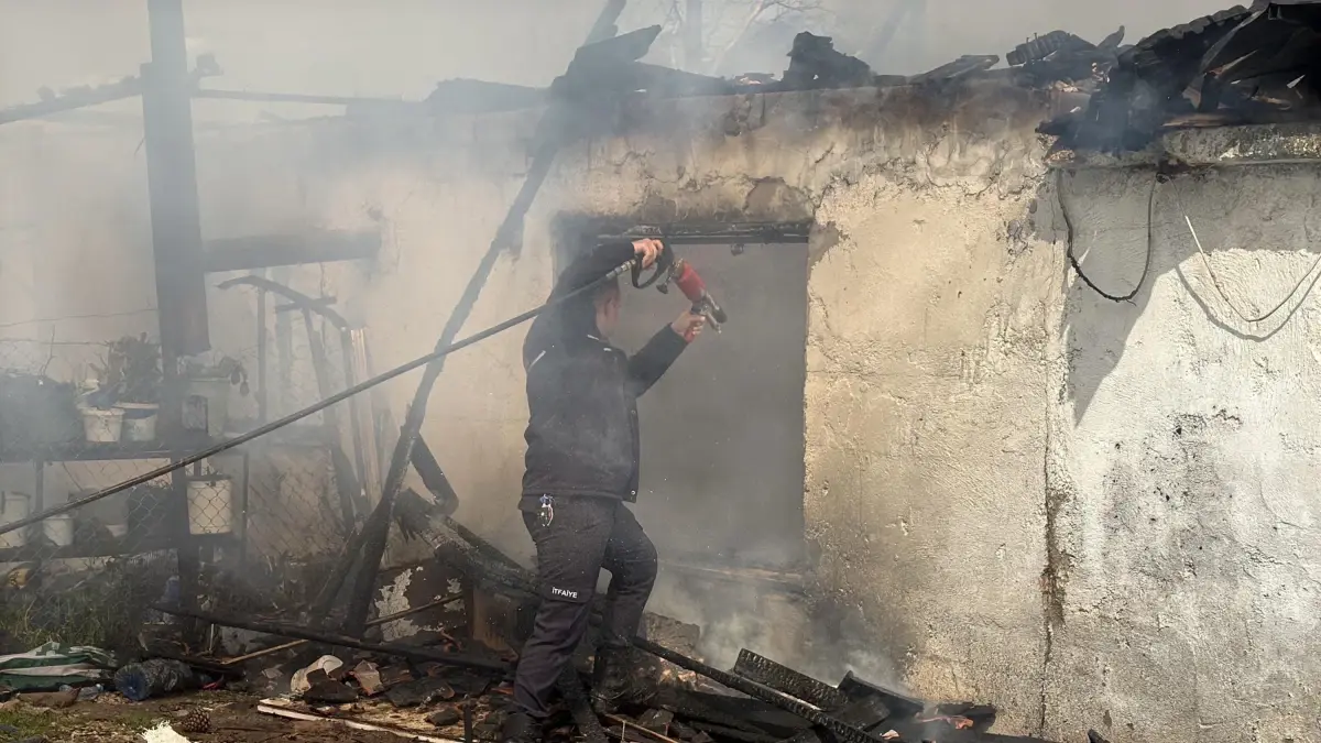 Muğla’nın Menteşe İlçesinde Ev Yangını: Aile Şansını Kullandı